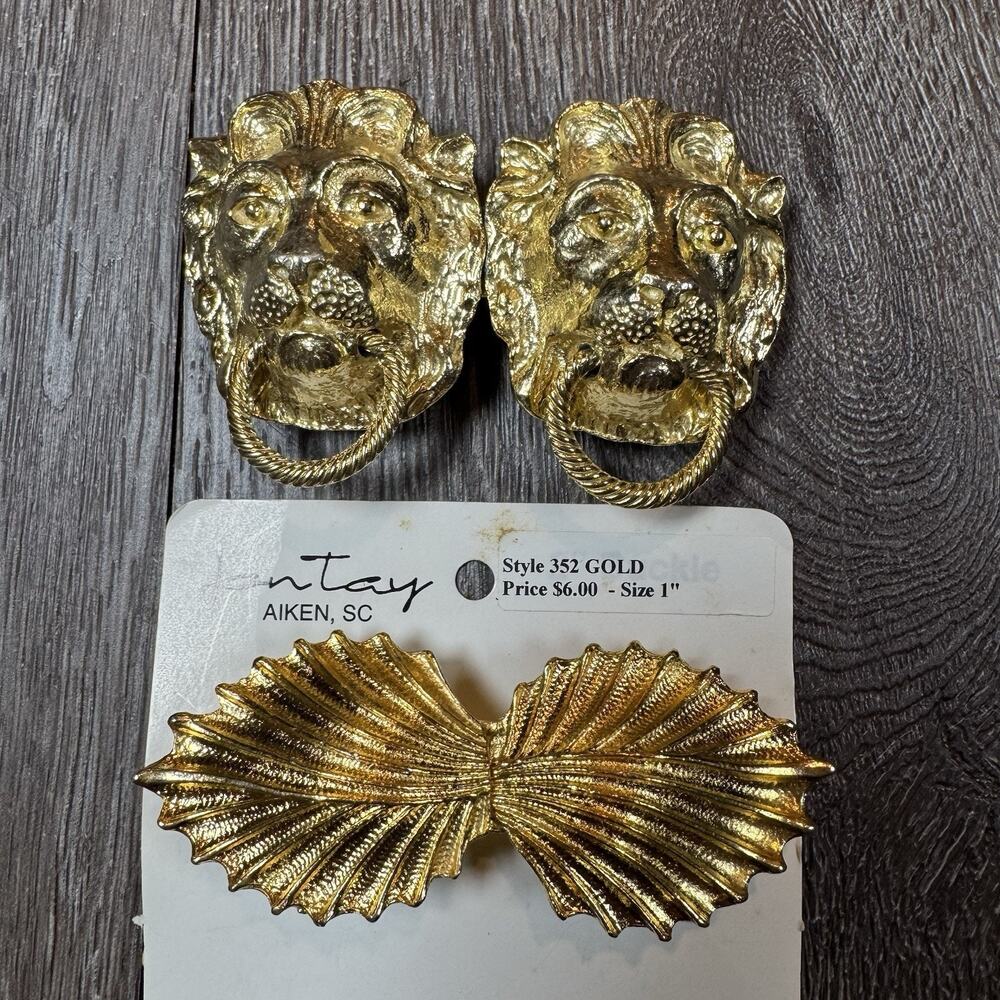 Lot Vintage 1974 Mimi Di N Goldtone Lion Head Belt Buckle And Jon Tay Buckle